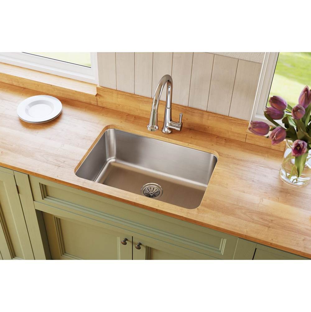18 Gauge Stainless Steel 26.5'' x 18.5'' x 10'' Single Bowl Undermount Kitchen Sink