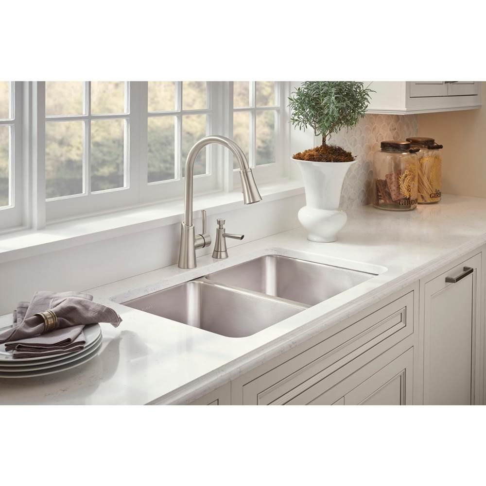 18 Gauge Stainless Steel 30.75'' x 18.5'' x 10'' Double Bowl Undermount Kitchen Sink Kit