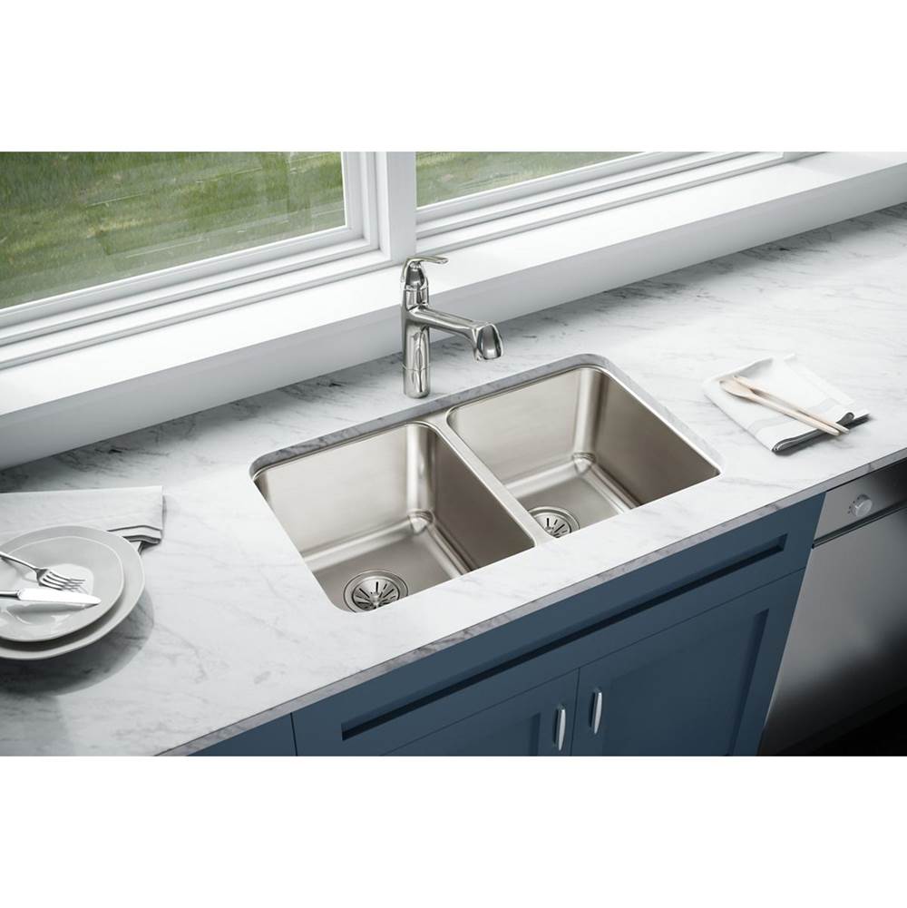 18 Gauge Stainless Steel 30.75'' x 18.5'' x 10'' Double Bowl Undermount Kitchen Sink