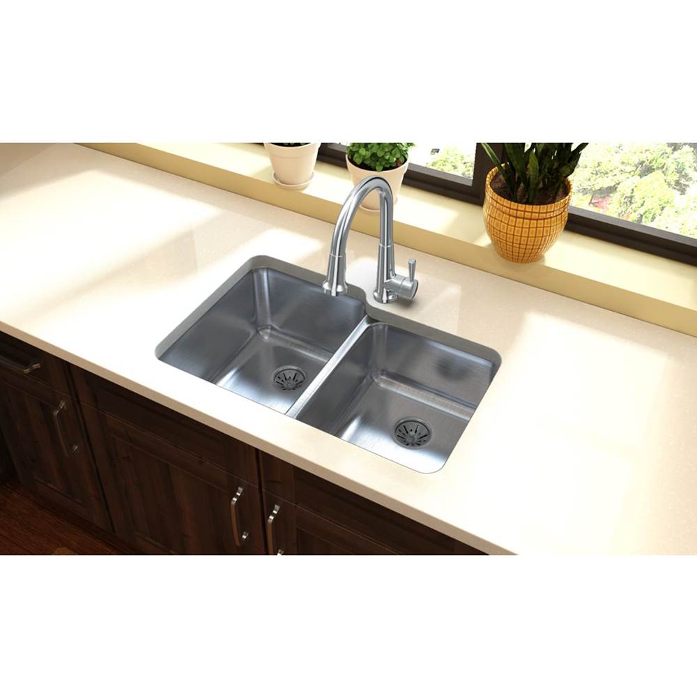 18 Gauge Stainless Steel 31.25'' x 20.5'' x 9.875'' Double Bowl Undermount Kitchen Sink Kit