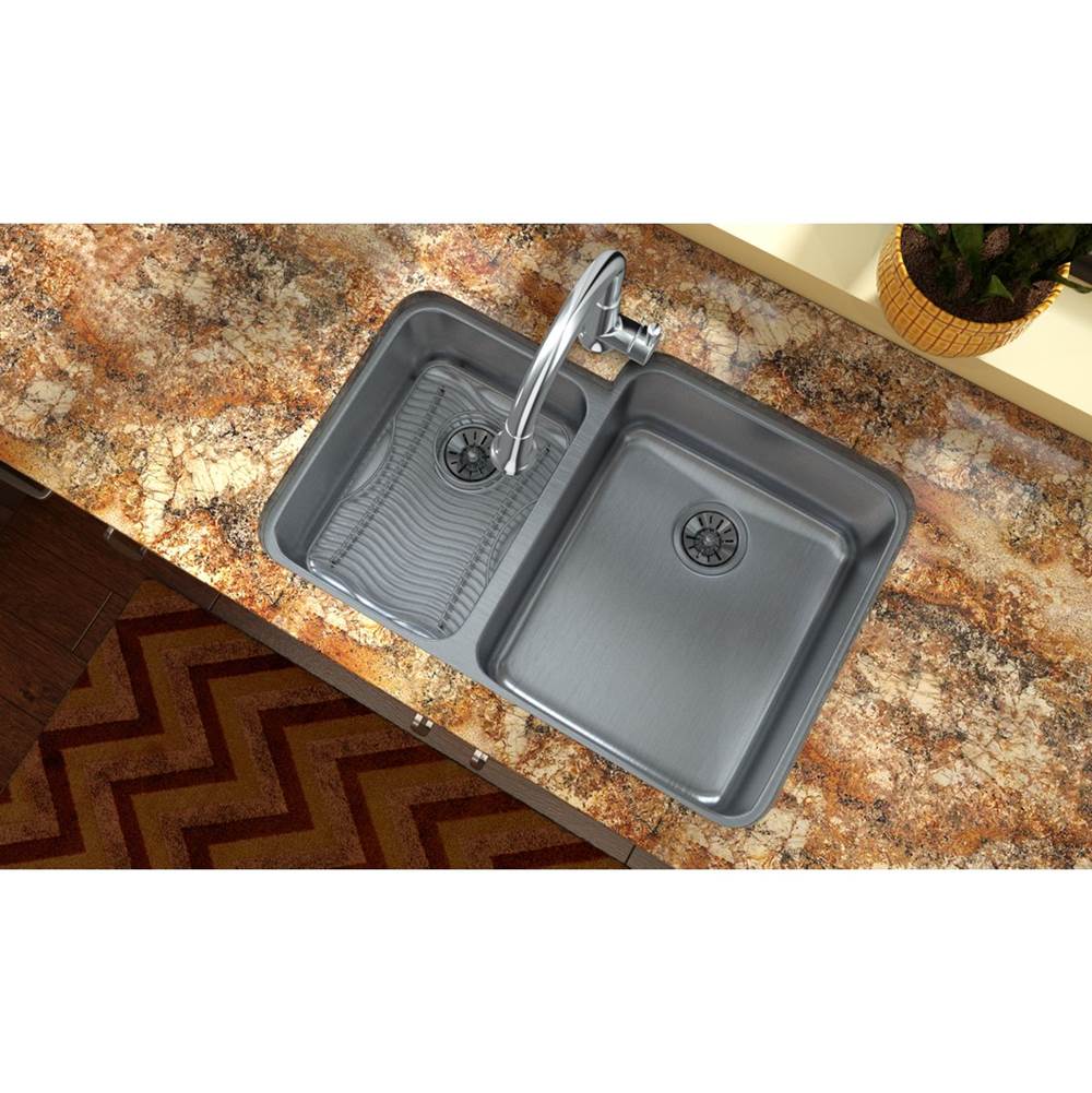 18 Gauge Stainless Steel 30.75'' x 21'' x 9.875'' Double Bowl Undermount Kitchen Sink