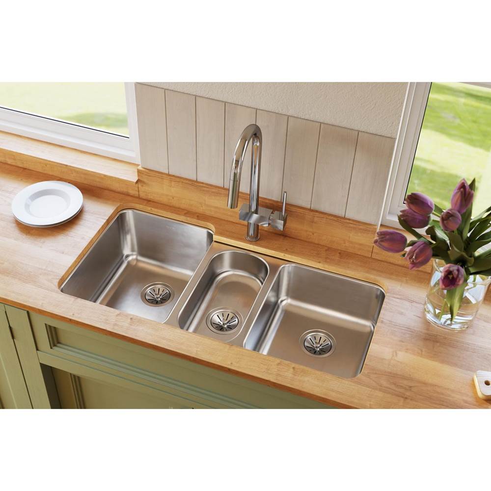 18 Gauge Stainless Steel 40'' x 20.5'' x 9.875'' Triple Bowl Undermount Kitchen Sink