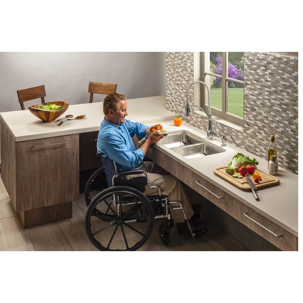 18 Gauge Stainless Steel 30.75'' x 18.5'' x 5.375'' Double Bowl Undermount Kitchen Sink