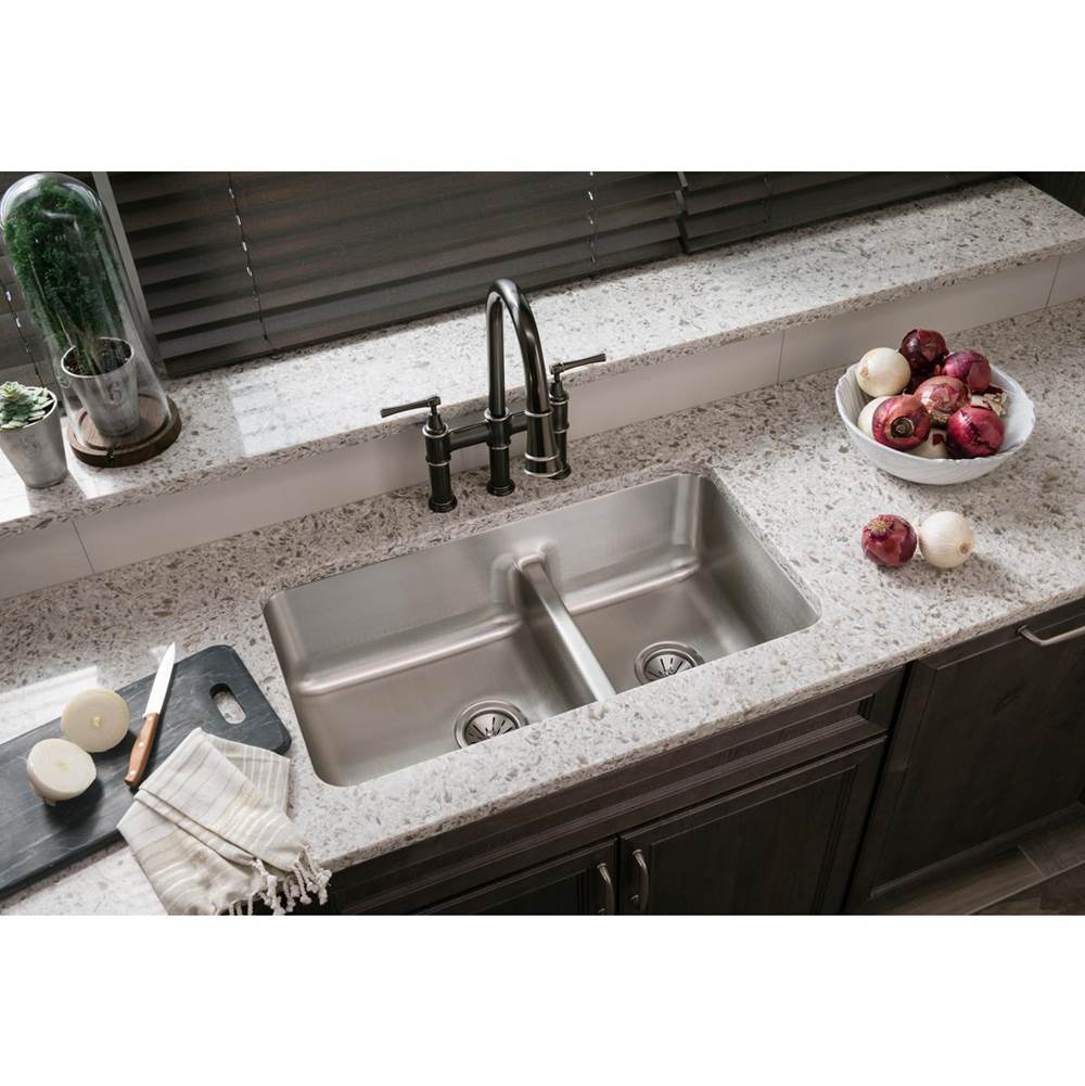 18 Gauge Stainless Steel 32.0625'' x 18.5'' x 9'' Double Bowl Undermount Kitchen Sink