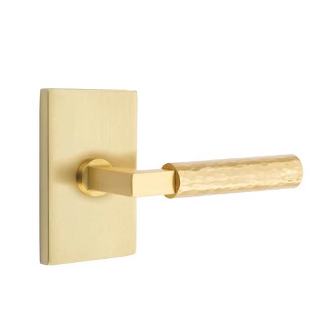 Emtek - Privacy, Modern Rectangular Rosette US4, L-Square Stem US4, Hammered Handle US4 LH - Satin Brass