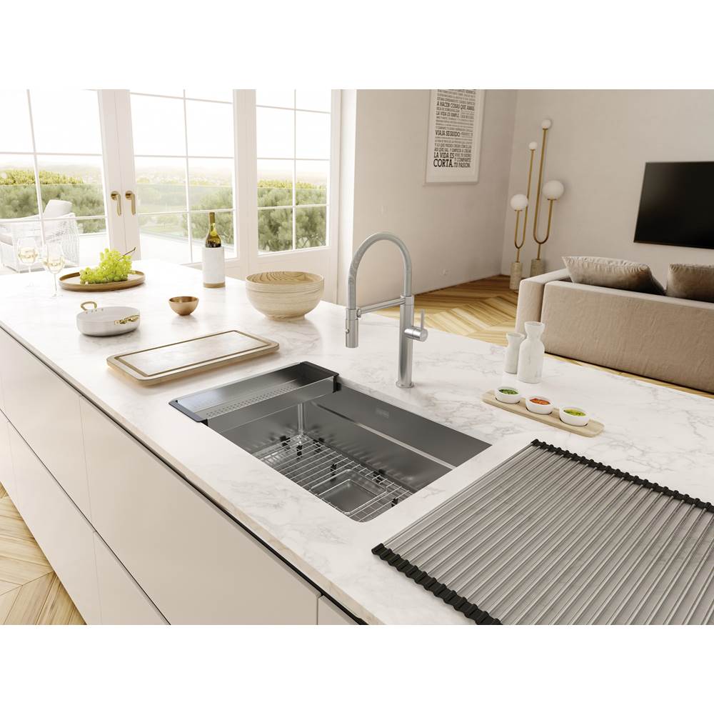 Pescara 16.5-inch Single Handle Semi-Pro Kitchen Faucet with Magnetic Sprayer Dock in Stainless Steel, PES-SP-304