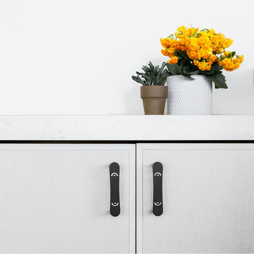Horizon 4 in (101.6 mm) Center to Center Matte Black Cabinet Pull
