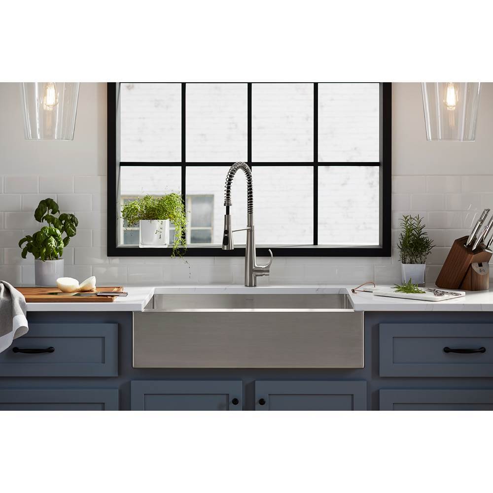 Simplice Semi-professional kitchen sink faucet with three-function sprayhead