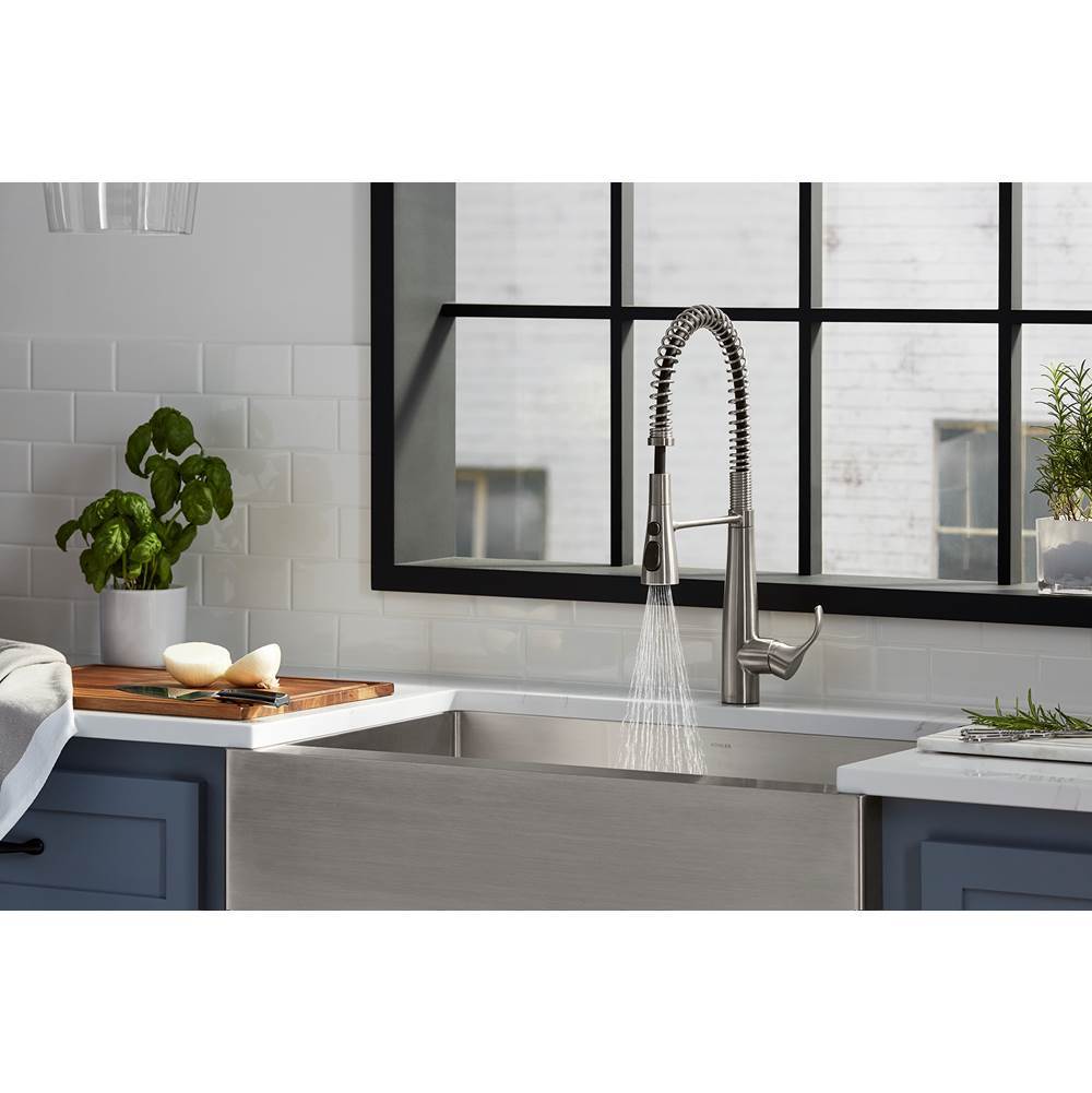 Simplice Semi-professional kitchen sink faucet with three-function sprayhead