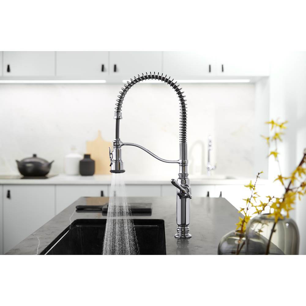 Tournant Semi-professional kitchen sink faucet with three-function sprayhead
