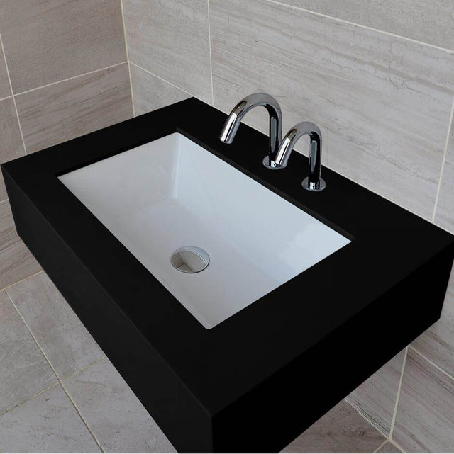Lacava - Uder-counter or self-rimming porcelain Bathroom Sink with an overflow. W: 22'', D: 13 1/2'', H: 6 3/4''. - White