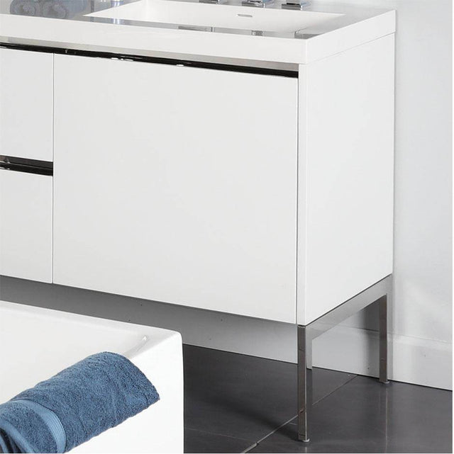 Lacava - A set of optional metal frame legs for Kubista vanities. W: 21'', H: 10''. - Powder Coated Brass