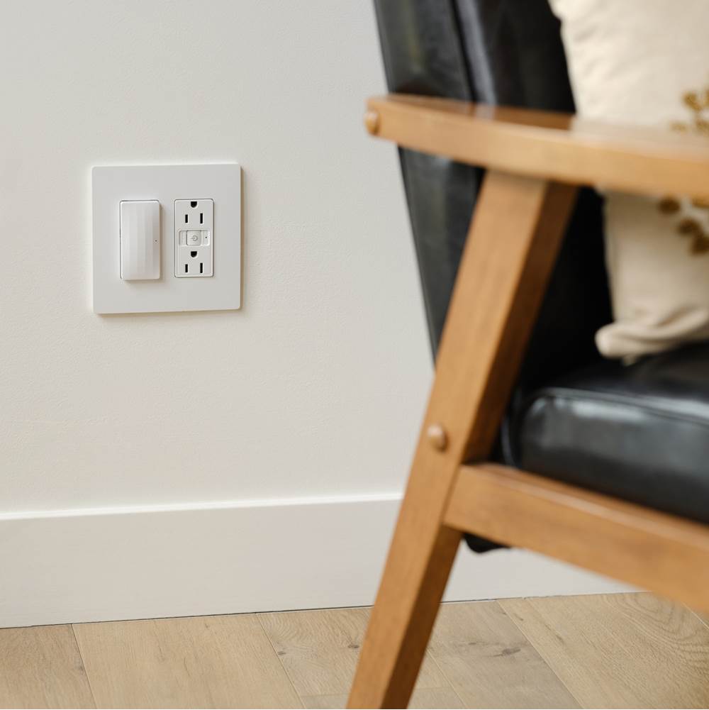 Smart 15A Outlet with Netatmo, Light Almond