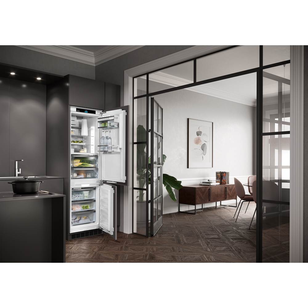 24'' Integrated Bottom Freezer with BioFresh - panel ready