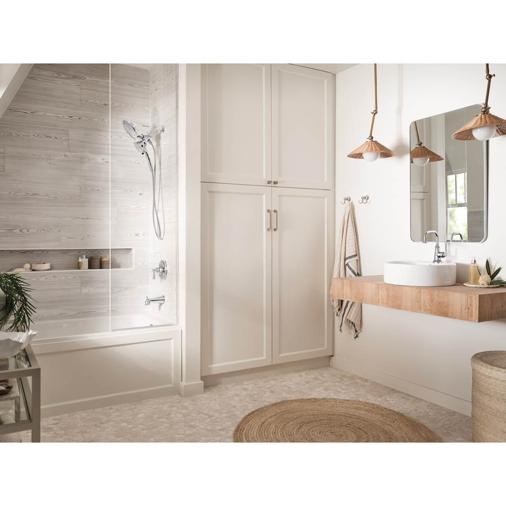 Colinet One-Handle Single Hole Traditional Bathroom Sink Faucet in Chrome