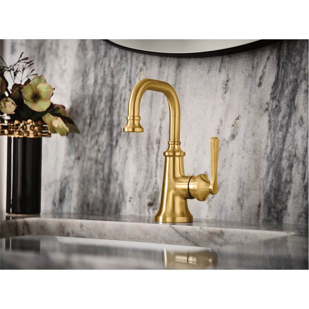 Colinet One-Handle Single Hole Traditional Bathroom Sink Faucet in Chrome
