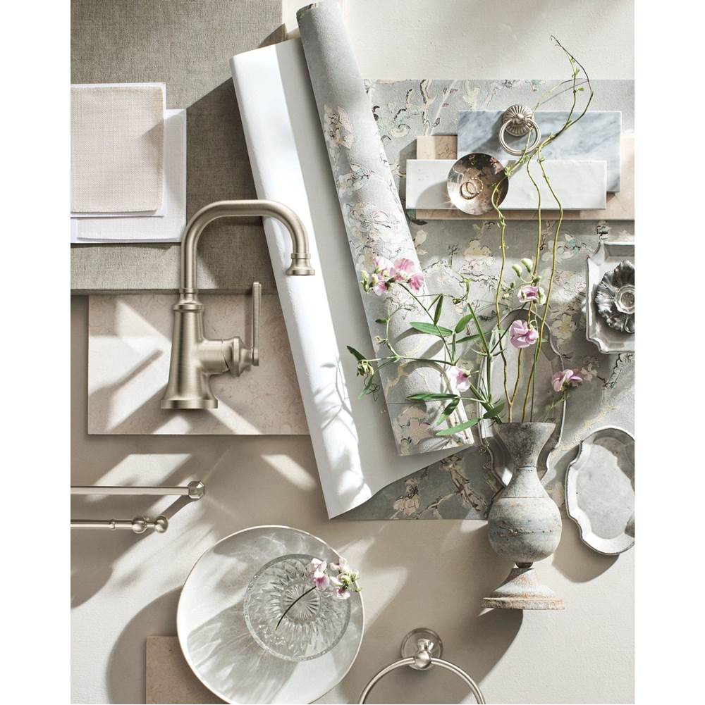 Colinet One-Handle Single Hole Traditional Bathroom Sink Faucet in Chrome