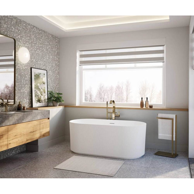 Maax - Tori Matte 5932 Acrylic Freestanding Center Drain Bathtub in Matte White - Matte White