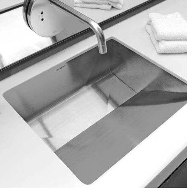 304 brushed stainless steel ebb basin 17'' X 14'' X 7-1/4'' ID drop in / under mount basin