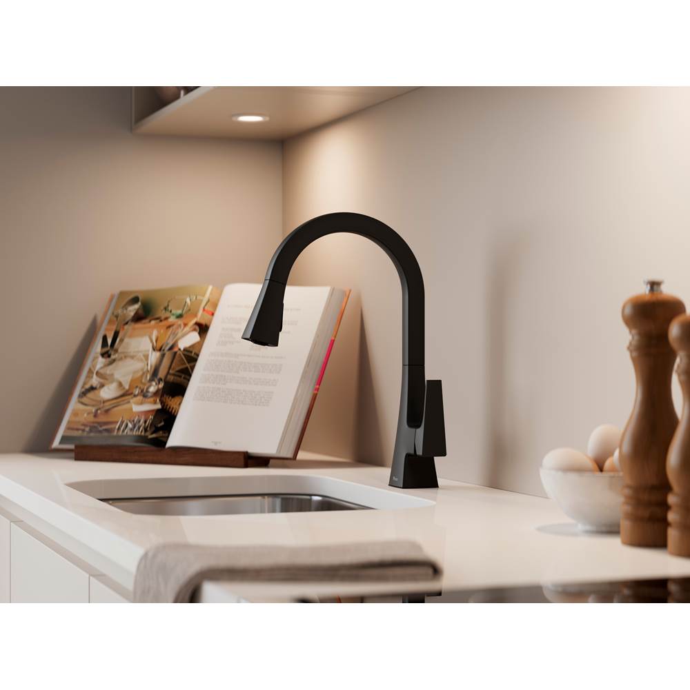 Pfirst Modern 1-Handle Pull-Down Kitchen Faucet in Matte Black