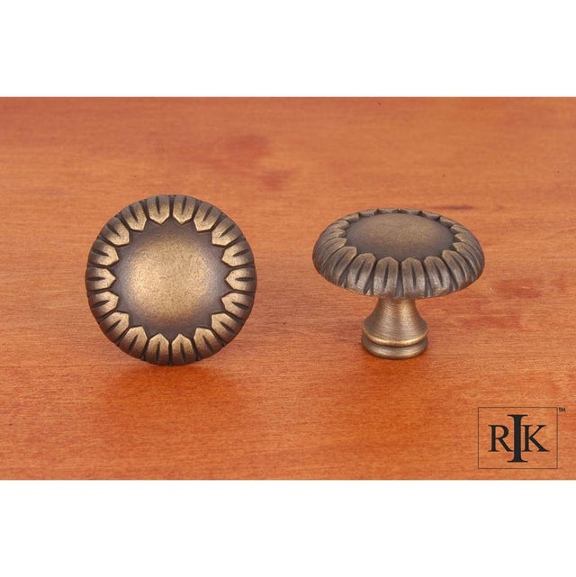 RK International - Large Petals  at  Edge Knob - Antique English