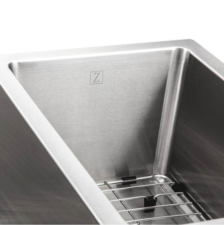 Cortina 33'' Undermount Double Bowl Sink in Stainless Steel
