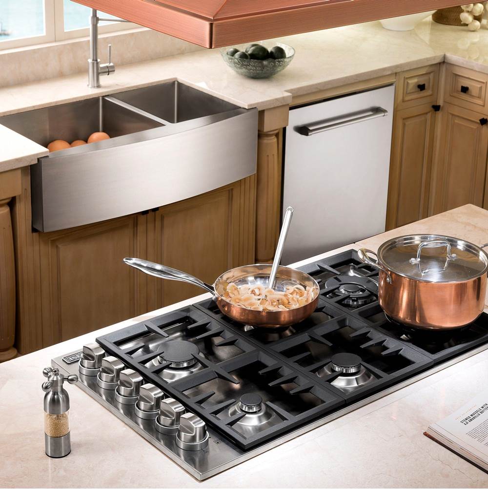 Courchevel Farmhouse 36'' Undermount Double Bowl Sink in Stainless Steel
