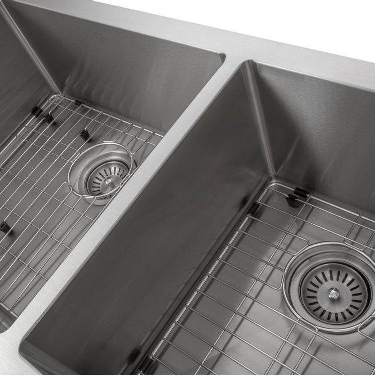 Courchevel Farmhouse 36'' Undermount Double Bowl Sink in Stainless Steel