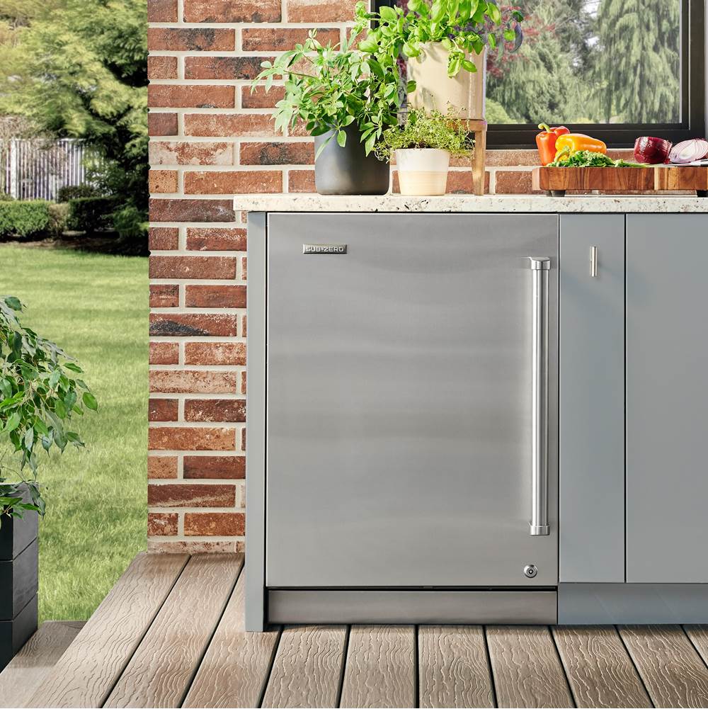 SubZero Designer Series Undercounter Stainless Steel Solid Door Panel With Lock And Pro Handle - Left Hinge